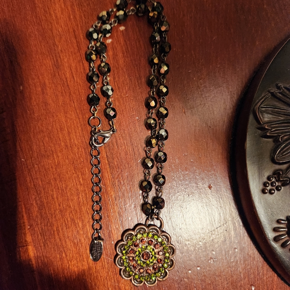 DESIGNER SWAROVSKI NECKLACE - Picture 2 of 5